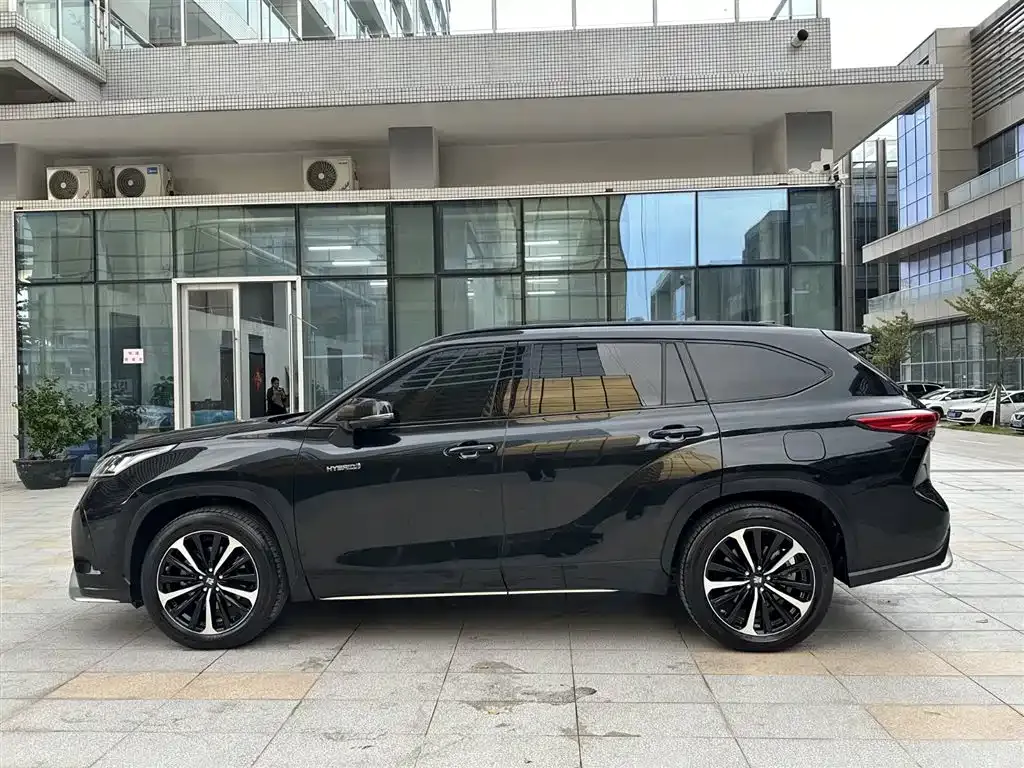 Toyota Crown Kluger 2023 из CN, фото 5