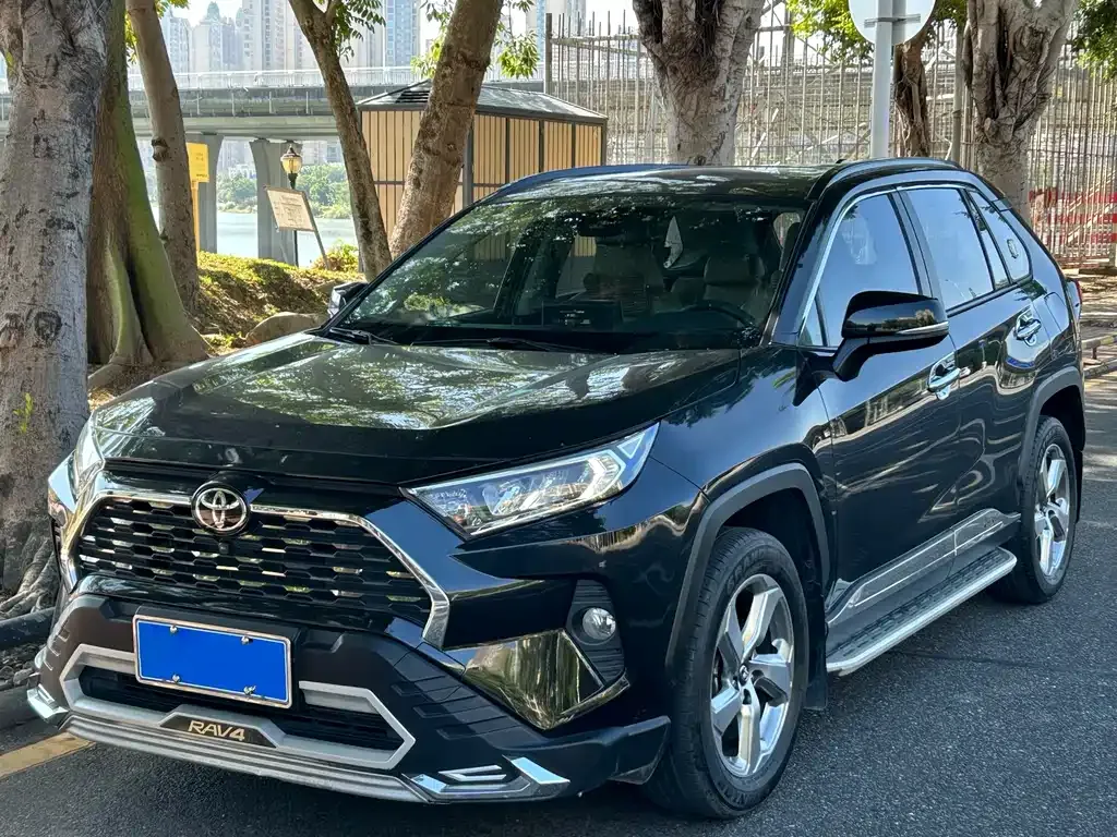 Toyota RAV4 2021 из CN, фото 1