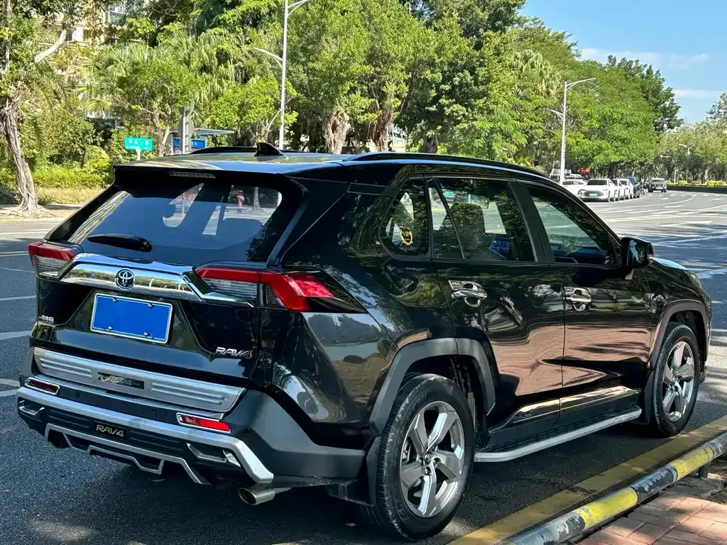 Toyota RAV4 2021 из CN, фото 2