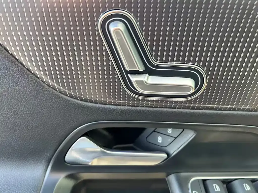 Mercedes-Benz GLB 2023 из CN, фото 10