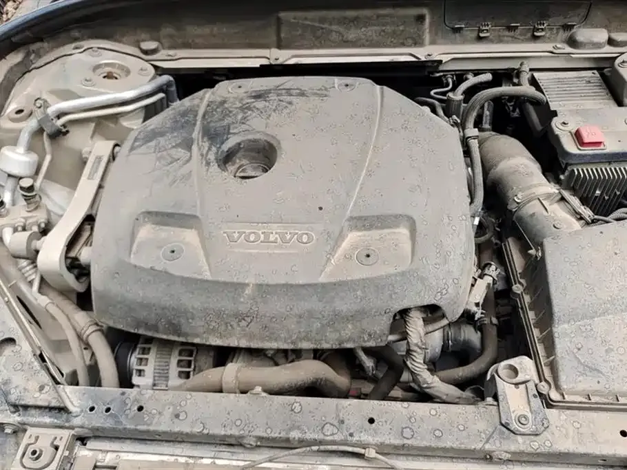 Volvo XC60 — фото 10