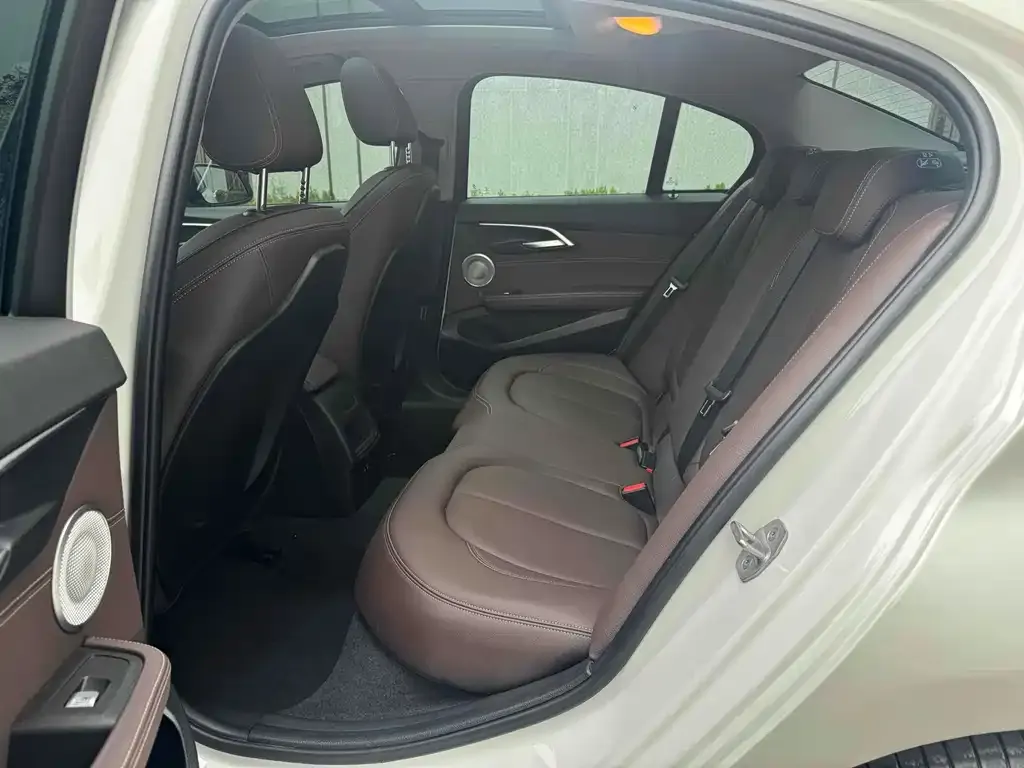 BMW 1 Series 2021 из CN, фото 10