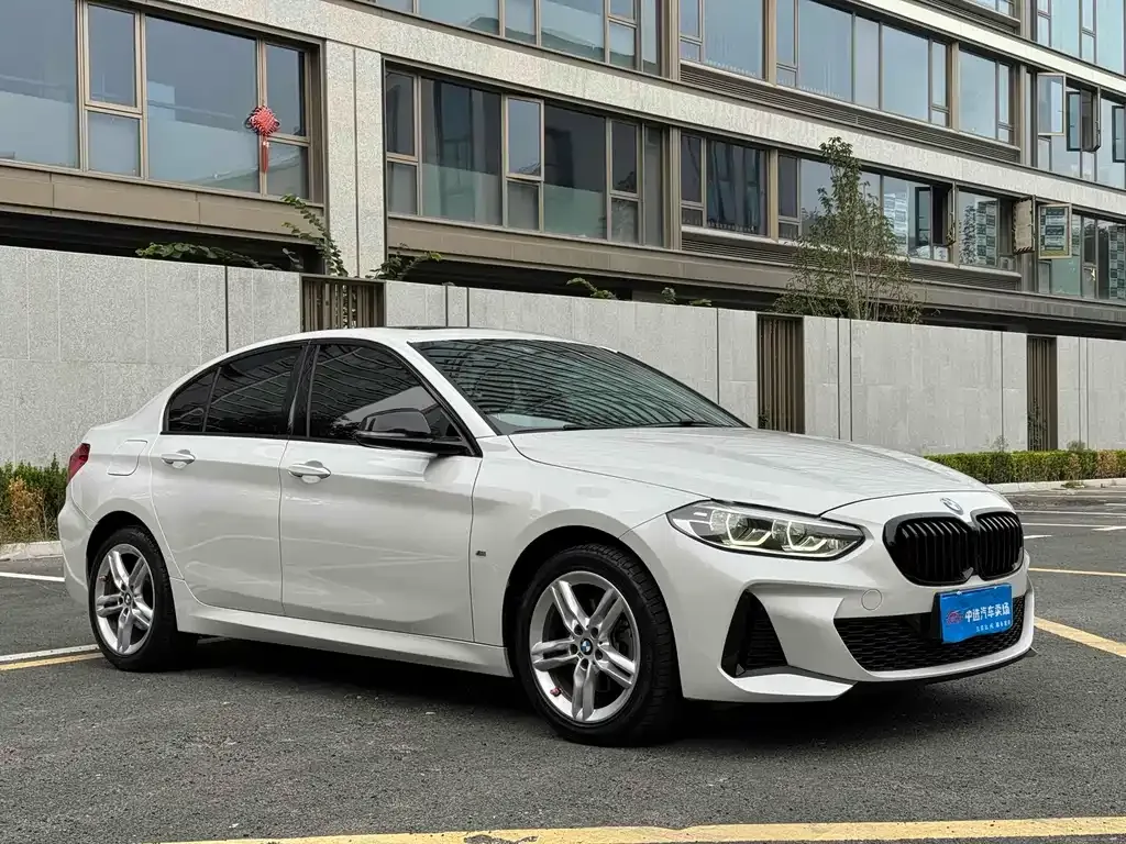 BMW 1 Series 2021 из CN, фото 2