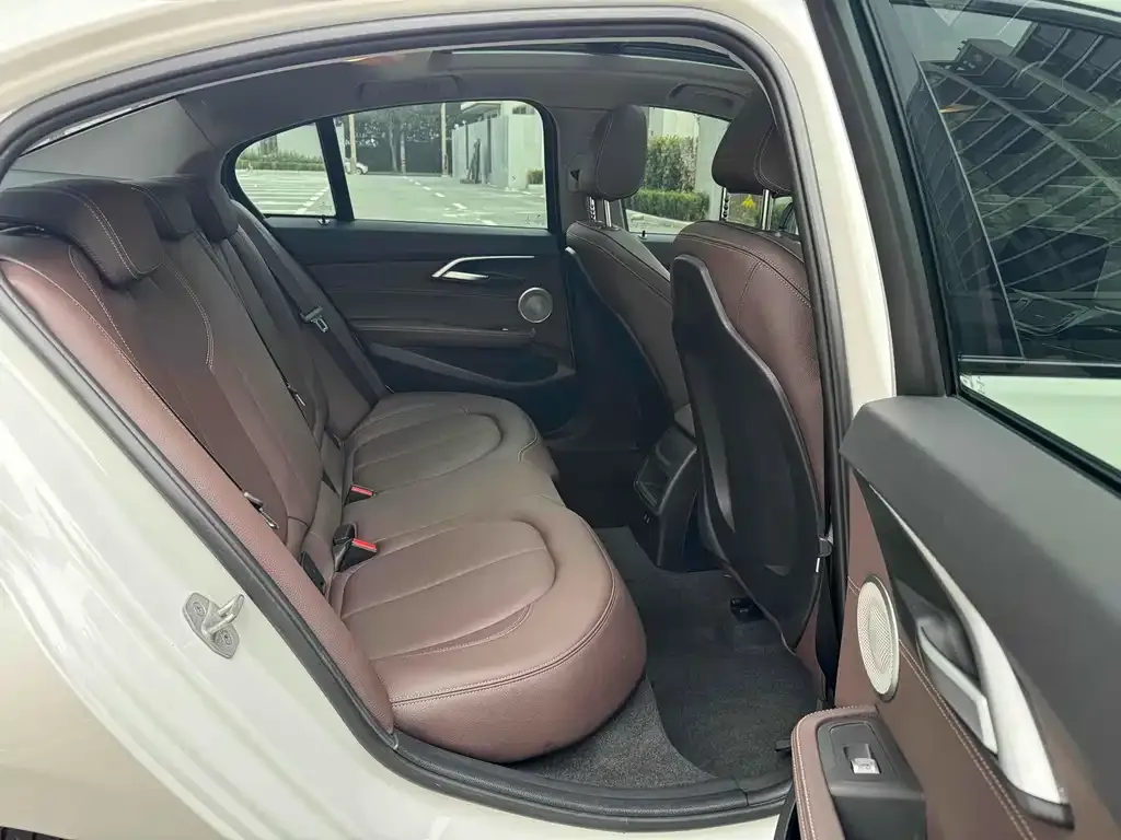 BMW 1 Series 2021 из CN, фото 7