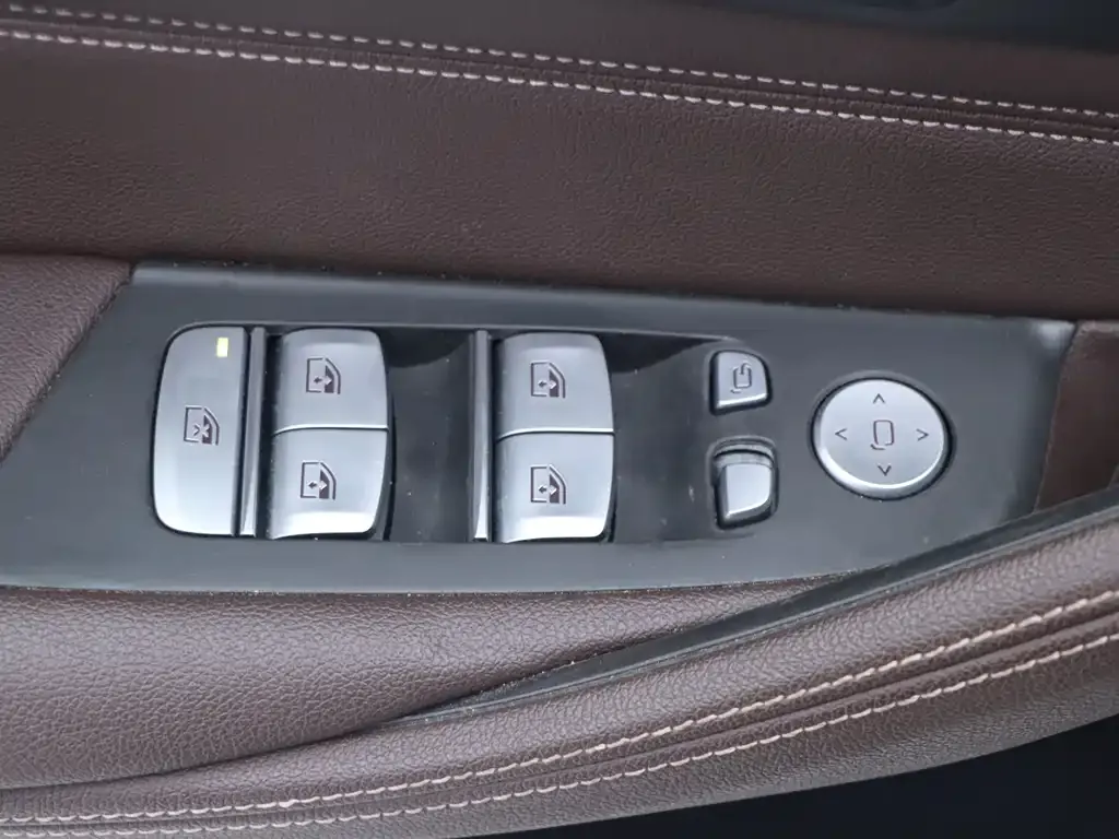 BMW 5 Series 2024 из CN, фото 6