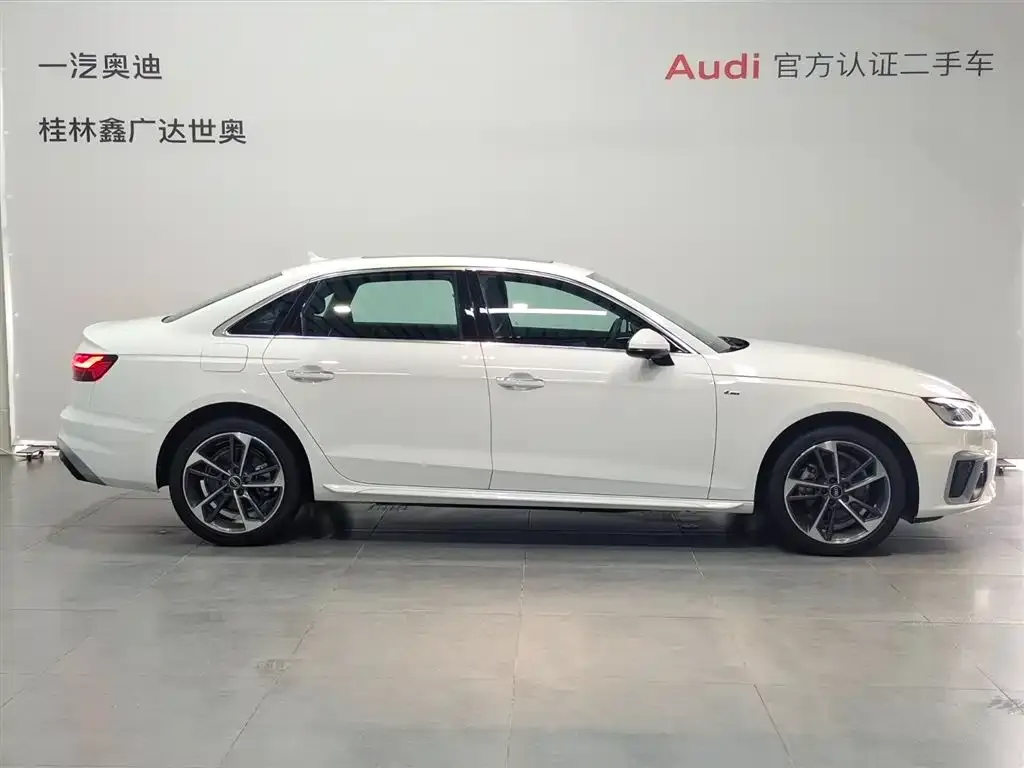 Audi A4L 2022 из CN, фото 3