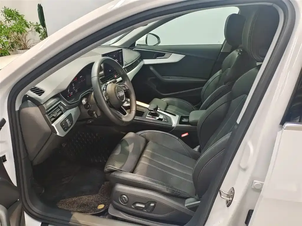 Audi A4L 2022 из CN, фото 7