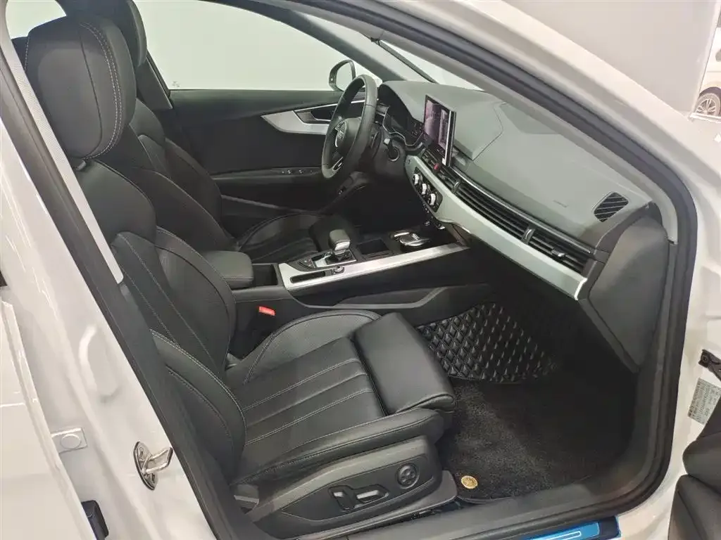 Audi A4L 2022 из CN, фото 8