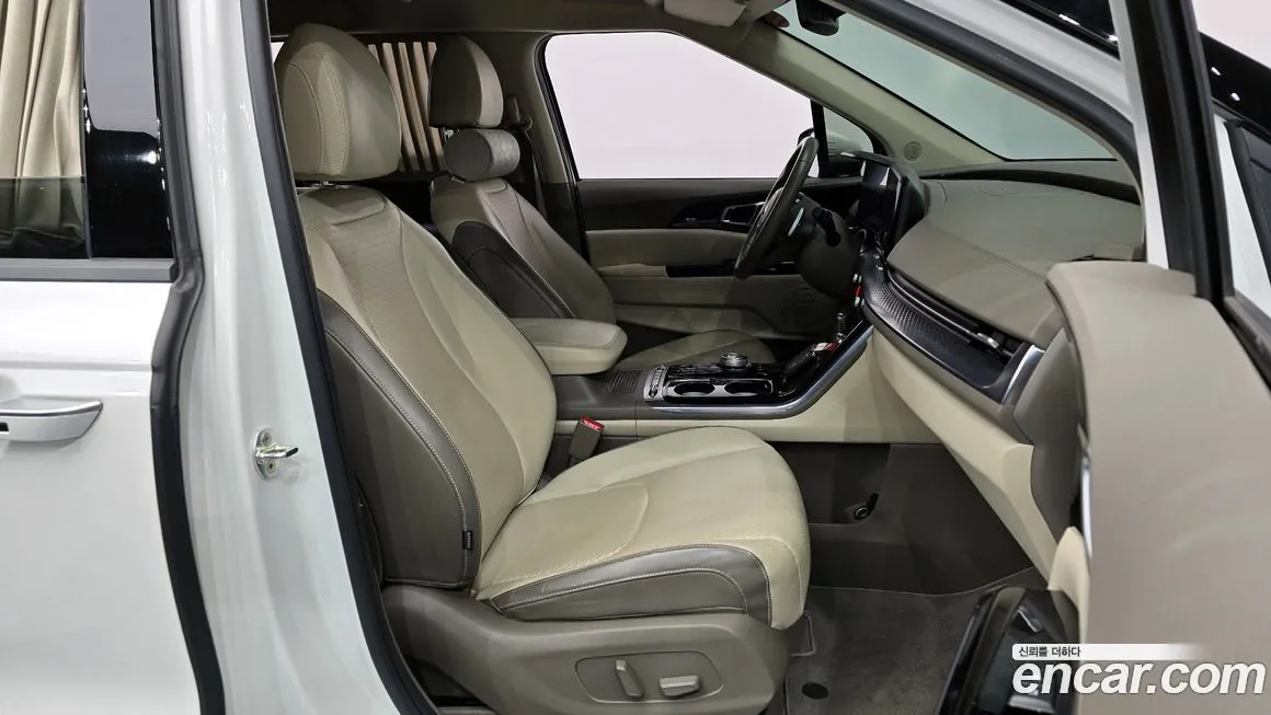 Kia Carnival — фото 10