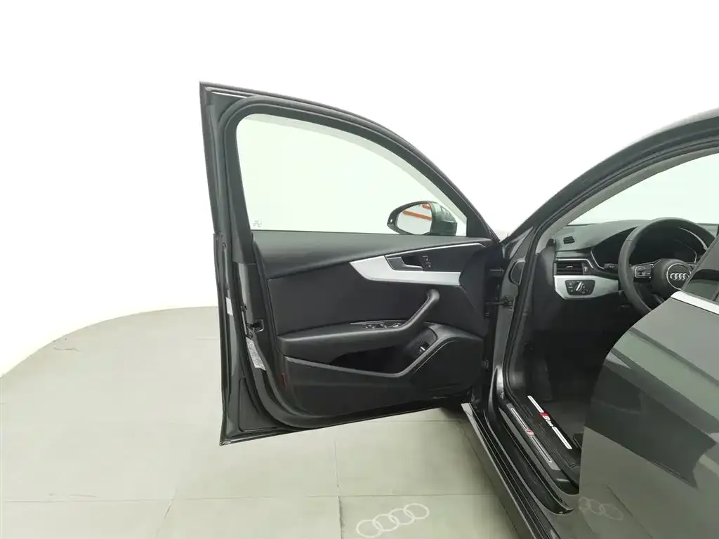 Audi A4L 2022 из CN, фото 8