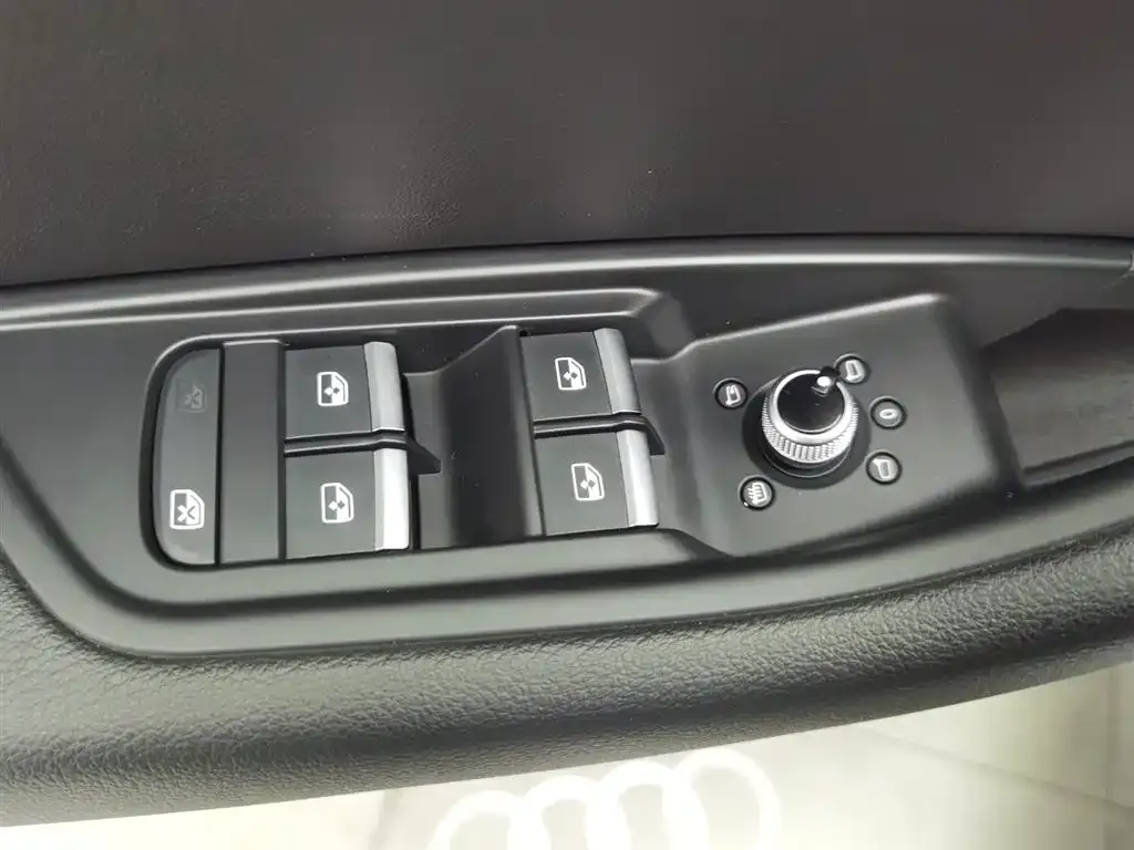 Audi A4L 2022 из CN, фото 9