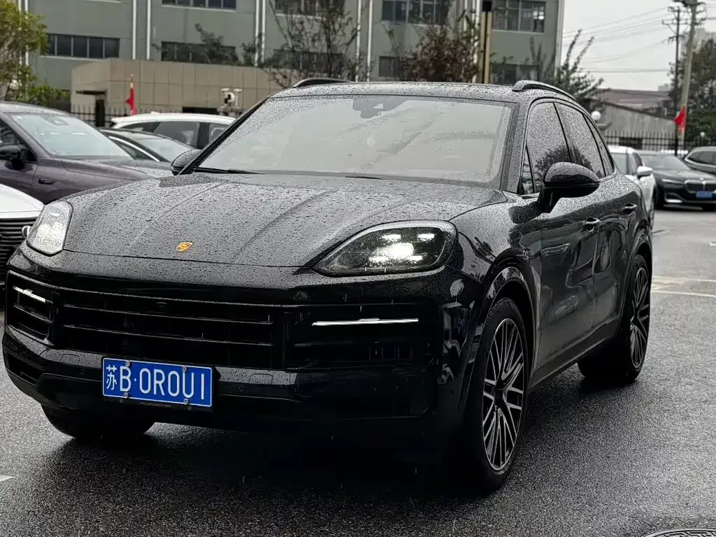 Porsche Cayenne — фото 1