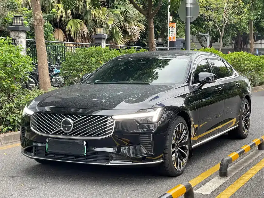Volvo S90 PHEV 2025 из CN, фото 1