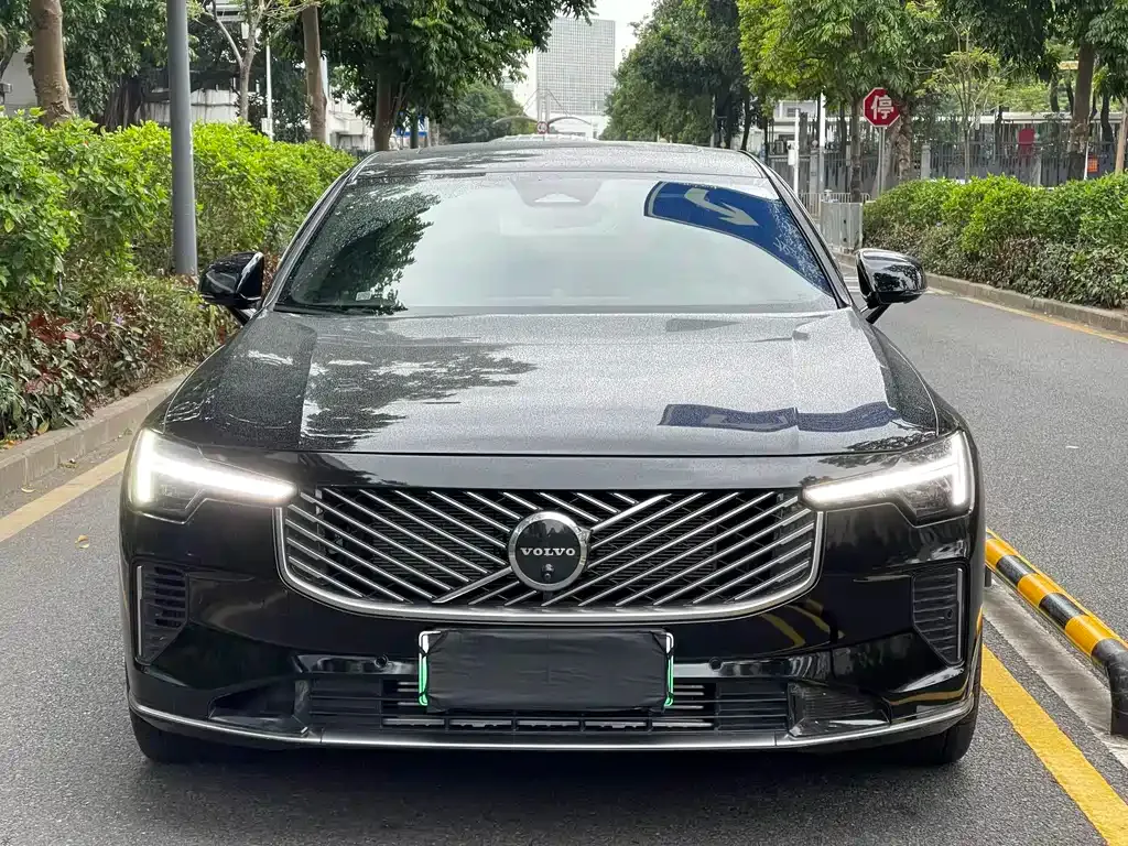 Volvo S90 PHEV 2025 из CN, фото 2