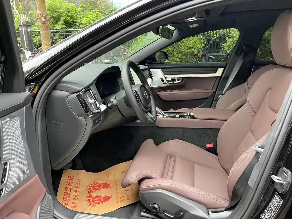 Volvo S90 PHEV 2025 из CN, фото 4