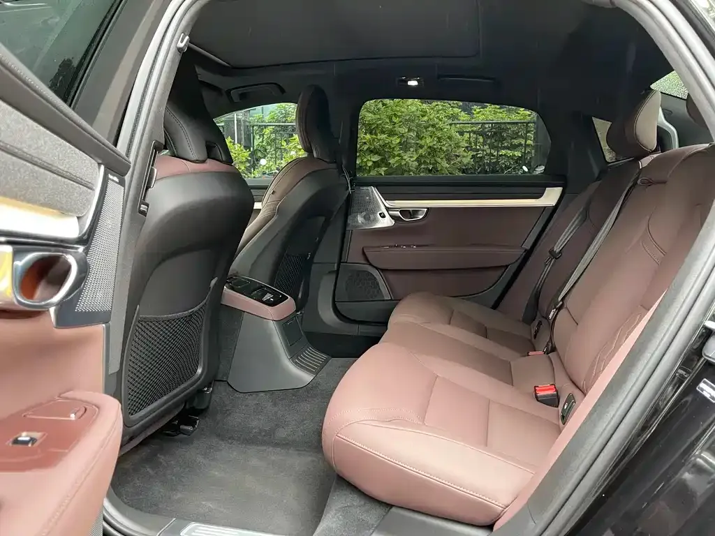 Volvo S90 PHEV 2025 из CN, фото 5