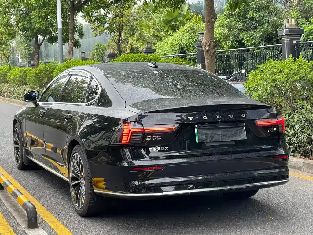 Volvo S90 PHEV 2025 из CN, фото 9