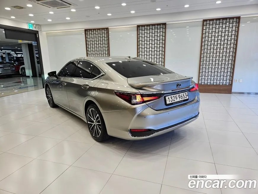 Lexus ES 2023 из KR, фото 2