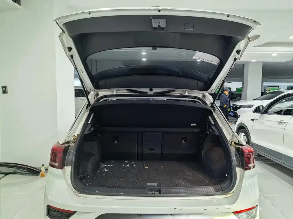 Volkswagen T-Roc 2023 из CN, фото 5