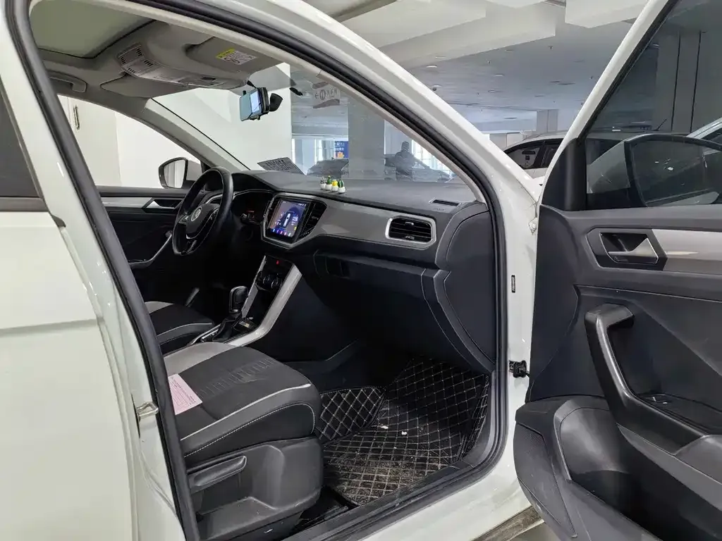 Volkswagen T-Roc 2023 из CN, фото 7