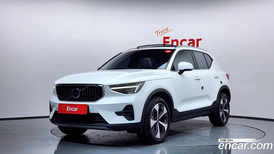 Volvo XC40 — фото 1