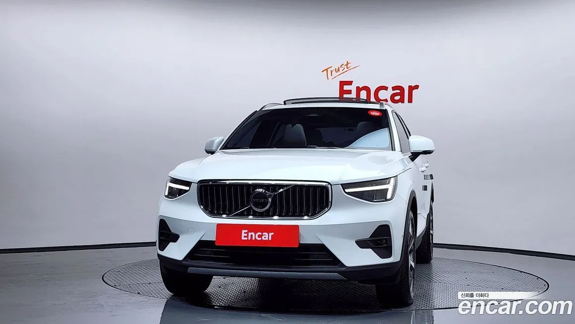 Volvo XC40 — фото 3