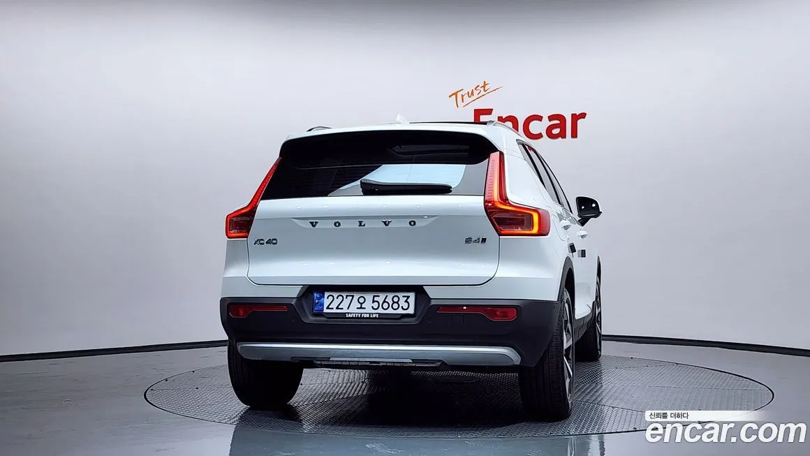 Volvo XC40 — фото 4