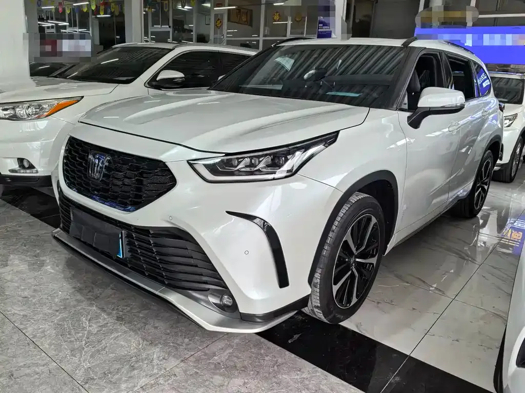 Toyota Crown Kluger 2023 из CN, фото 1