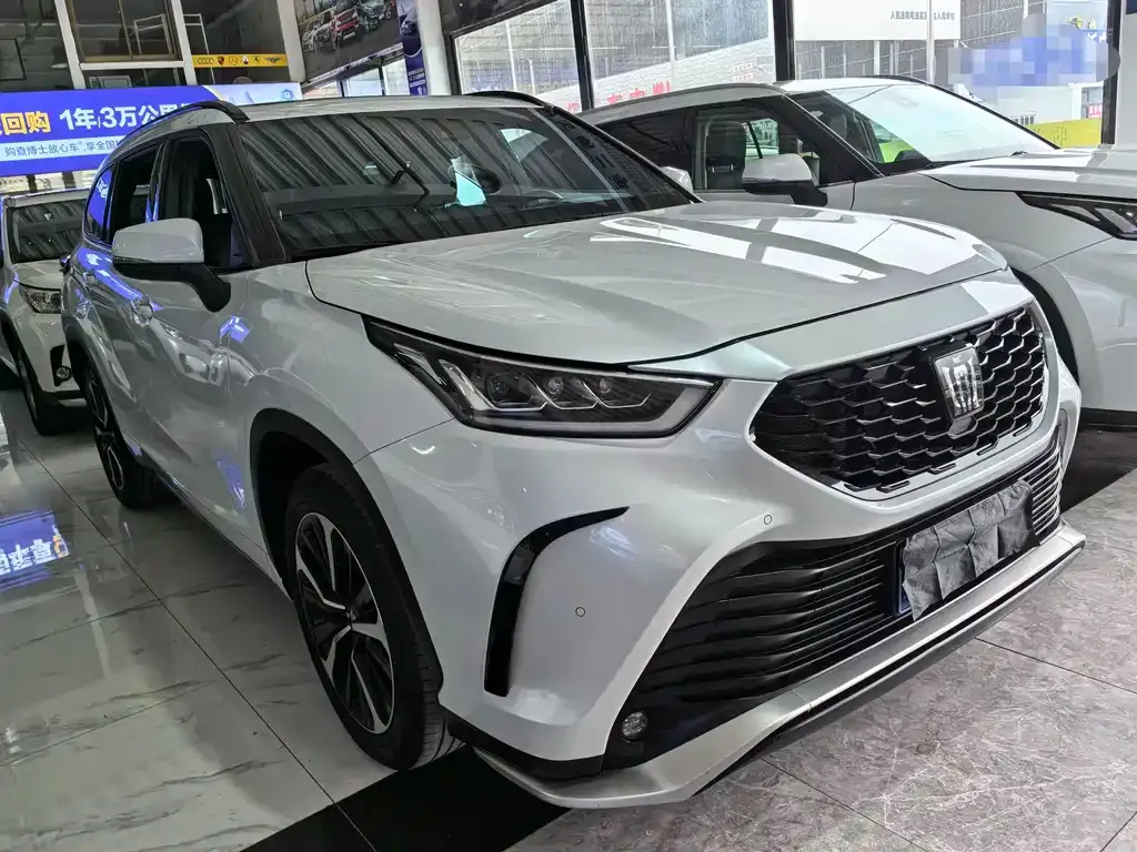 Toyota Crown Kluger 2023 из CN, фото 3