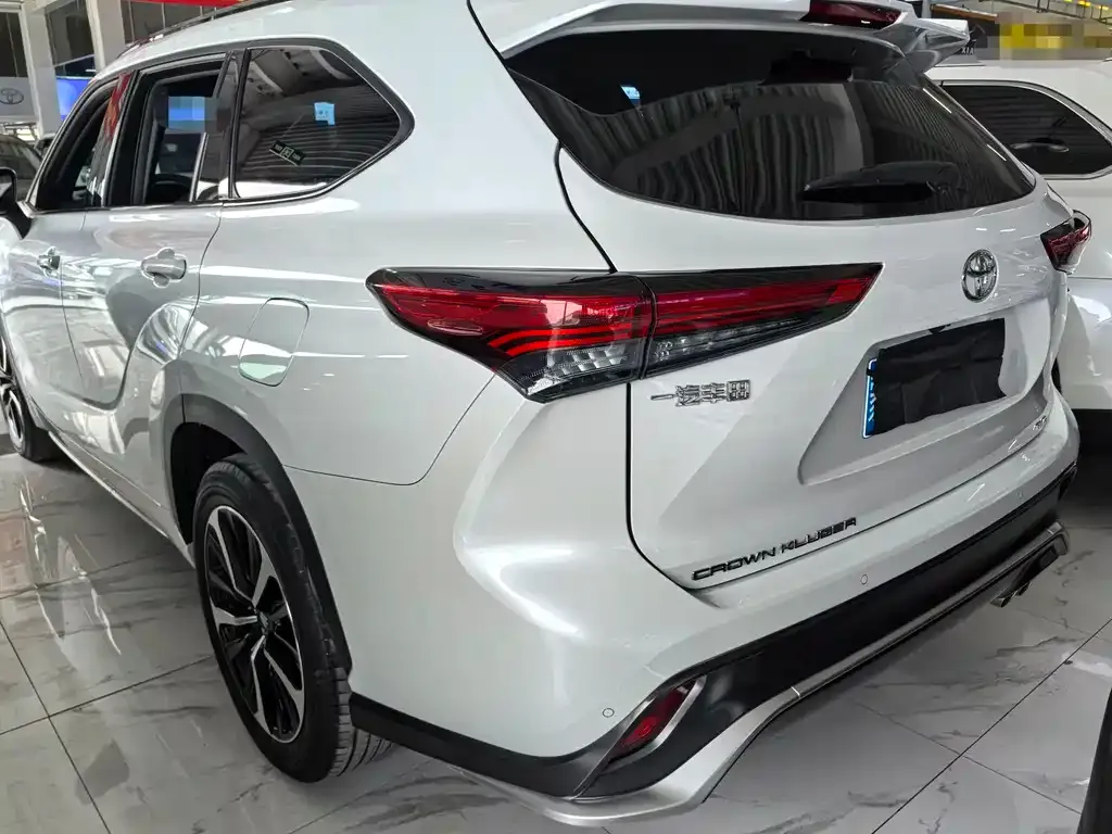 Toyota Crown Kluger 2023 из CN, фото 4