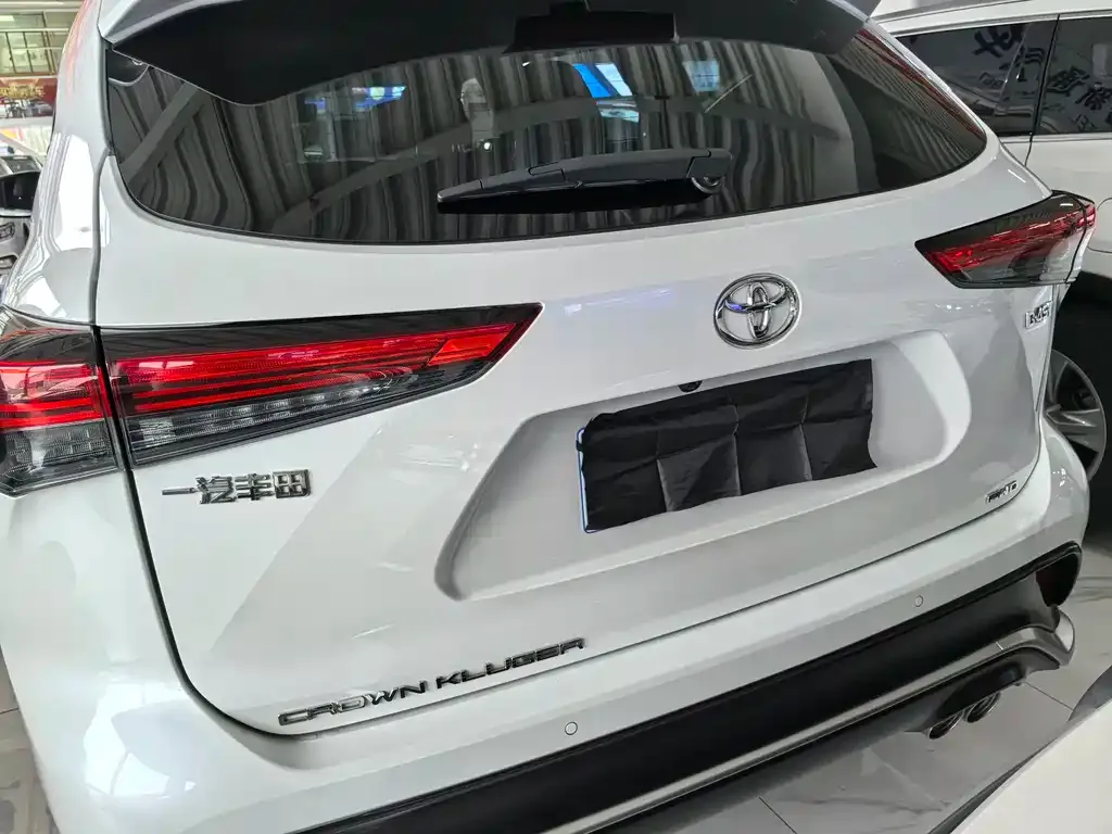 Toyota Crown Kluger 2023 из CN, фото 5