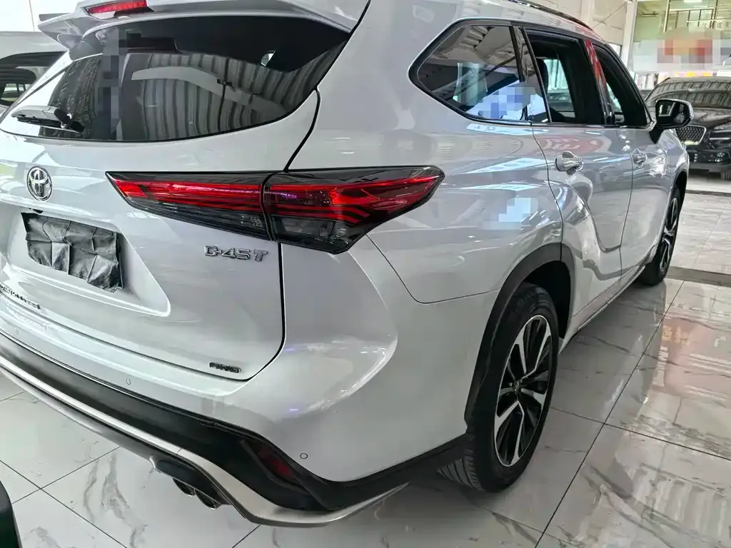 Toyota Crown Kluger 2023 из CN, фото 6