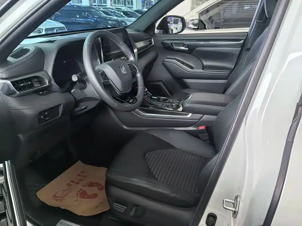 Toyota Crown Kluger 2023 из CN, фото 7