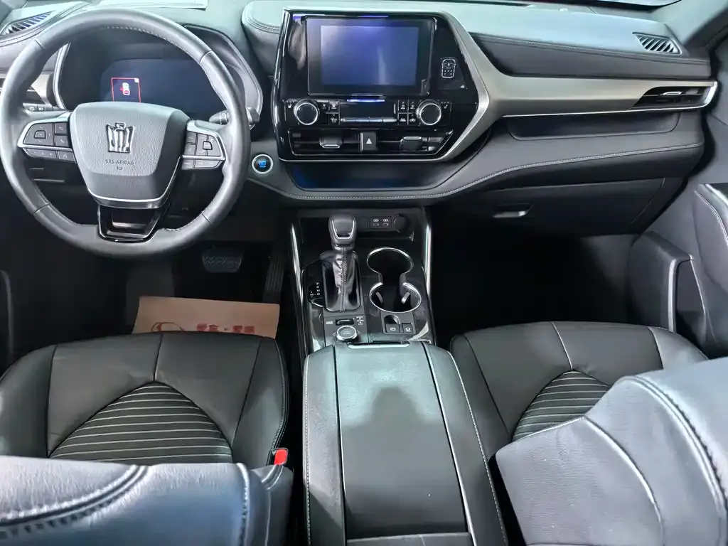 Toyota Crown Kluger 2023 из CN, фото 8