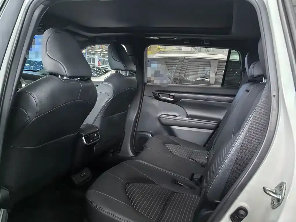 Toyota Crown Kluger 2023 из CN, фото 9