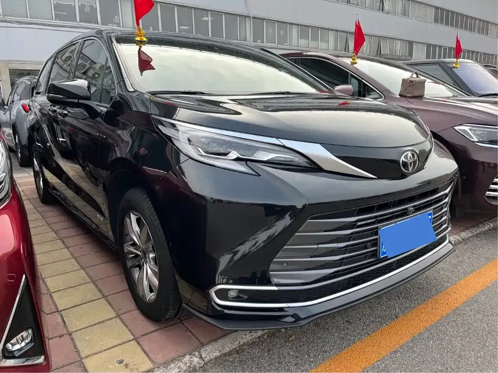 Toyota Sienna 2024 из CN, фото 3
