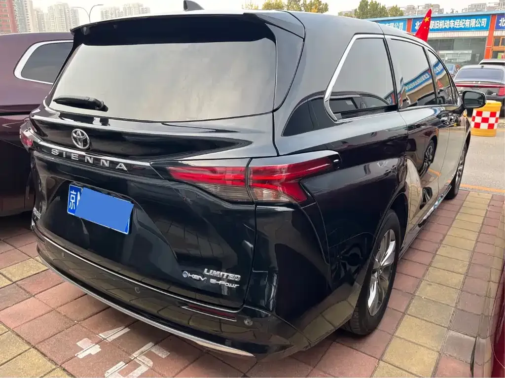 Toyota Sienna 2024 из CN, фото 4