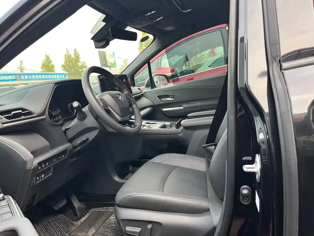 Toyota Sienna 2024 из CN, фото 7