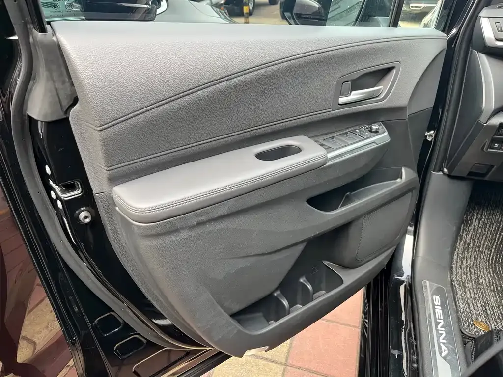 Toyota Sienna 2024 из CN, фото 8