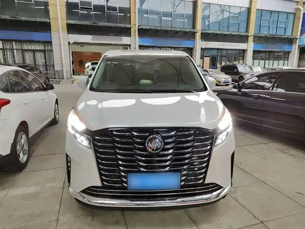 Buick GL8 2023 из CN, фото 3