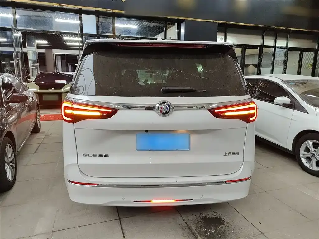 Buick GL8 2023 из CN, фото 6