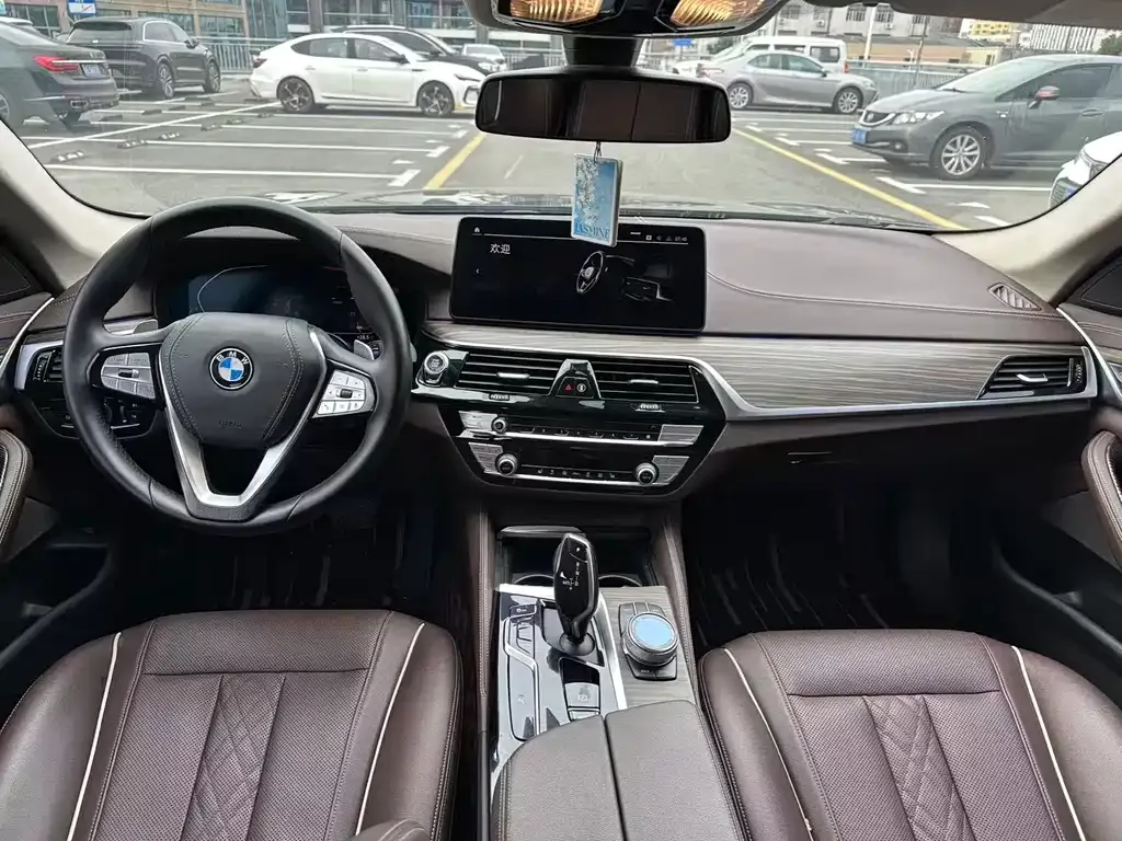 BMW 5 Series — фото 4