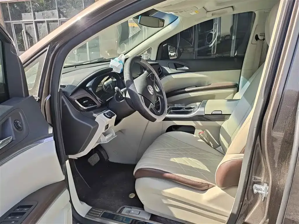 Buick GL8 2023 из CN, фото 4