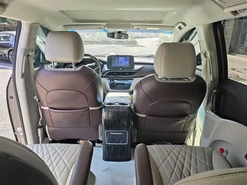 Buick GL8 2023 из CN, фото 5