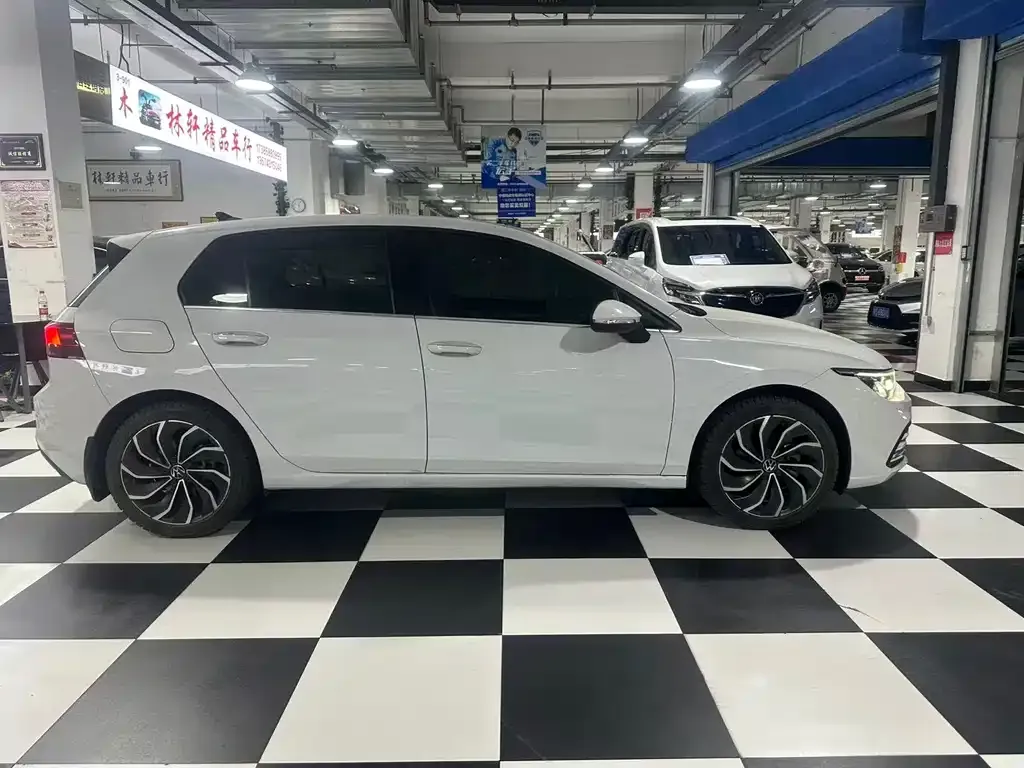Volkswagen Golf 2021 из CN, фото 4