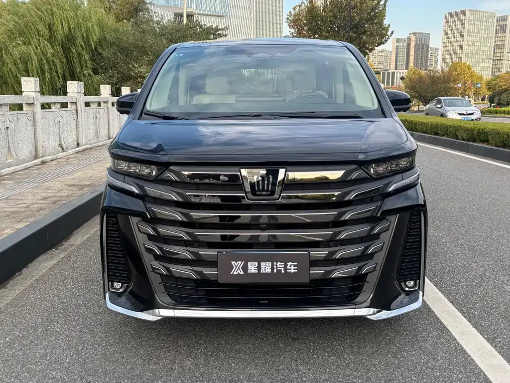 Toyota Vellfire 2024 из CN, фото 1