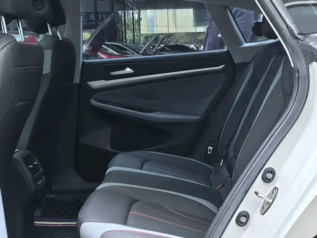 Volkswagen Lamando 2023 из CN, фото 8
