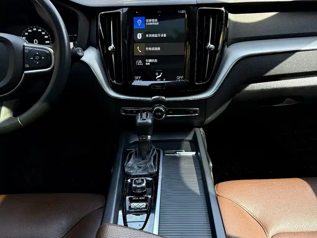 Volvo XC60 — фото 10