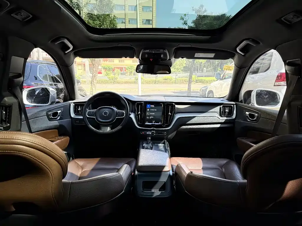 Volvo XC60 — фото 9