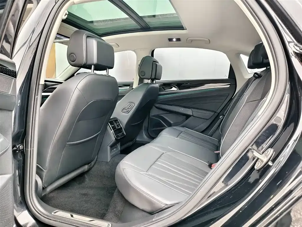 Volkswagen Passat 2024 из CN, фото 8